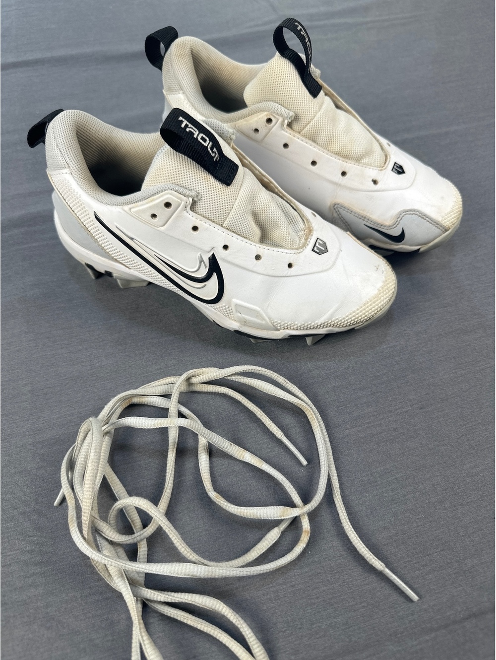 Nike Youth Baseball Cleats Trojl Size 2.5Y White Black FB9731-102